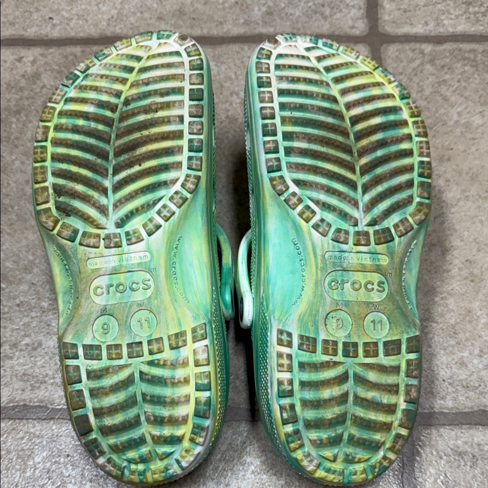 CROCS Green and Yellow Swirl Clogs - Picture 4 of 4